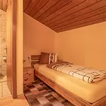 Molto Haus *